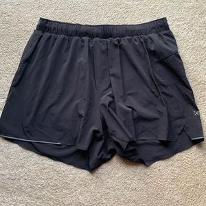 COPY - LuluLemon Surge Short with liner 5” size L